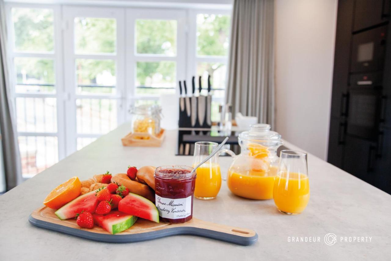 The Gatehouse By Grandeur Property 풀 외부 사진