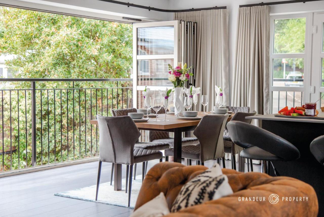 The Gatehouse By Grandeur Property 풀 외부 사진
