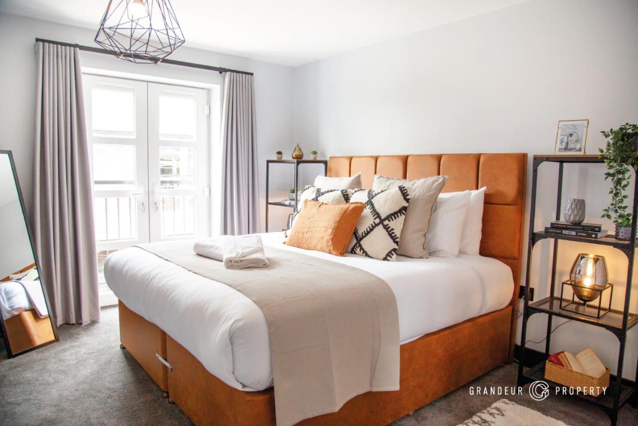 The Gatehouse By Grandeur Property 풀 외부 사진