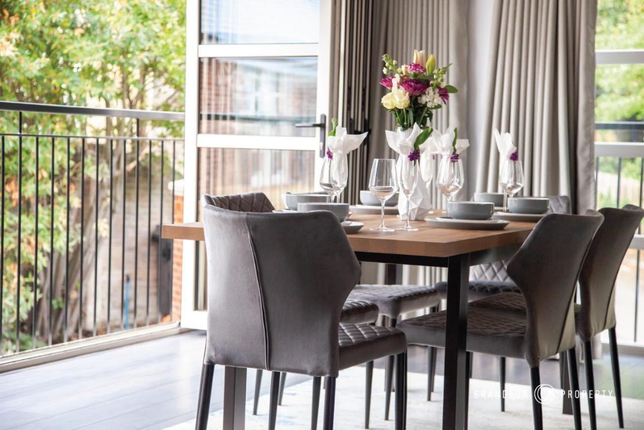 The Gatehouse By Grandeur Property 풀 외부 사진